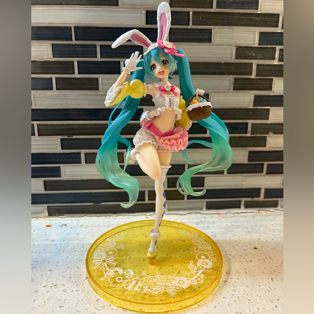 Easter Bunny Hatsune Miku figure (NO BOX)